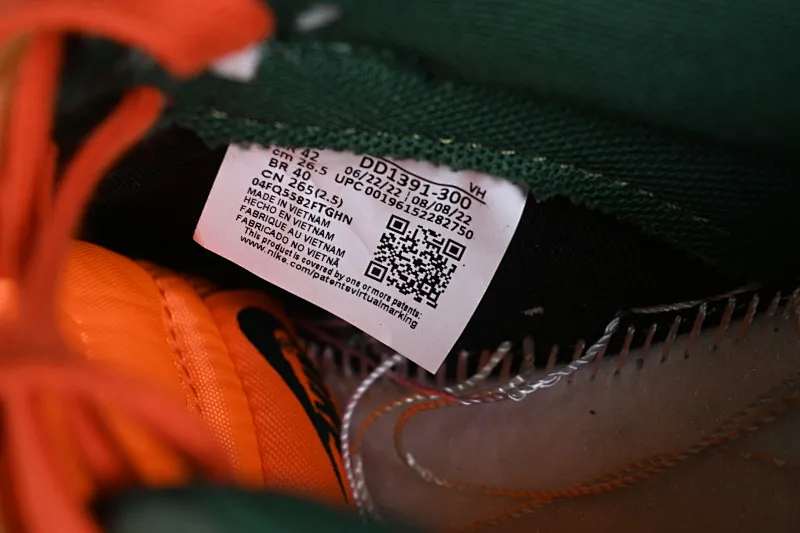 All Categories Nk SB Dunk Series Nk SB Dunk Low Low-top Sneakers Nk Dunk Low Panda Prank-Street Summer Graffiti Green Orange SB Strappy Low-top Casual Sneakers DD1391-300